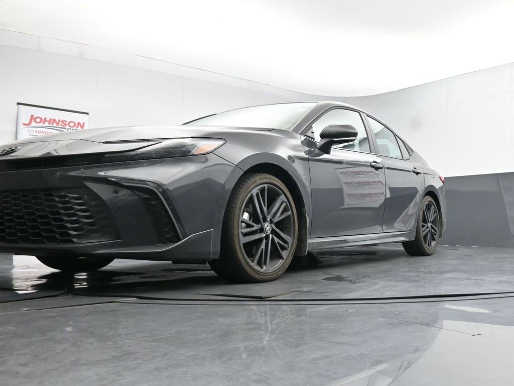 Used 2025 Toyota Camry XSE image 31