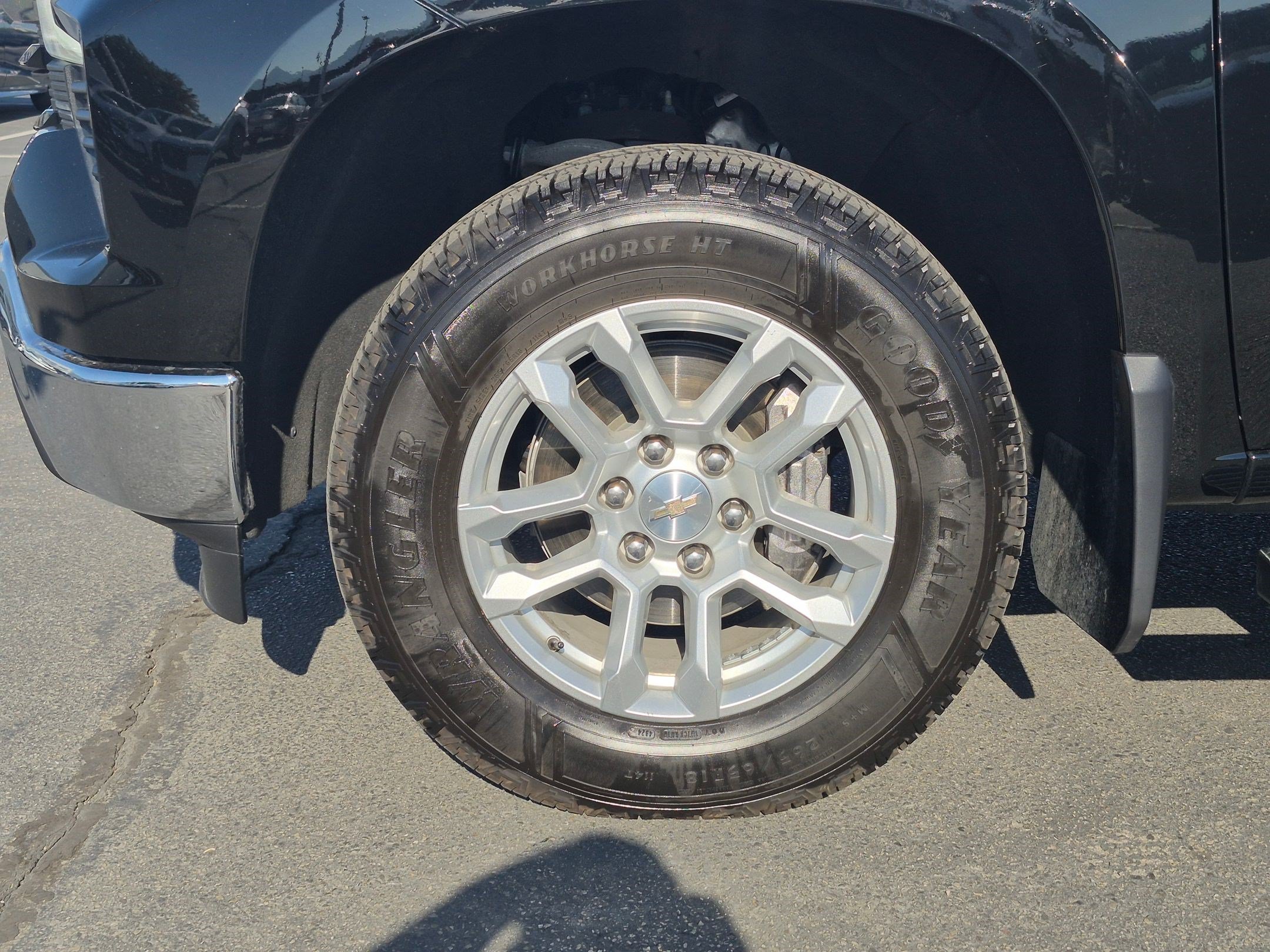 Used 2023 Chevrolet Silverado 1500 LT w/ Z71 Off-Road Package AWD/4WD image 13