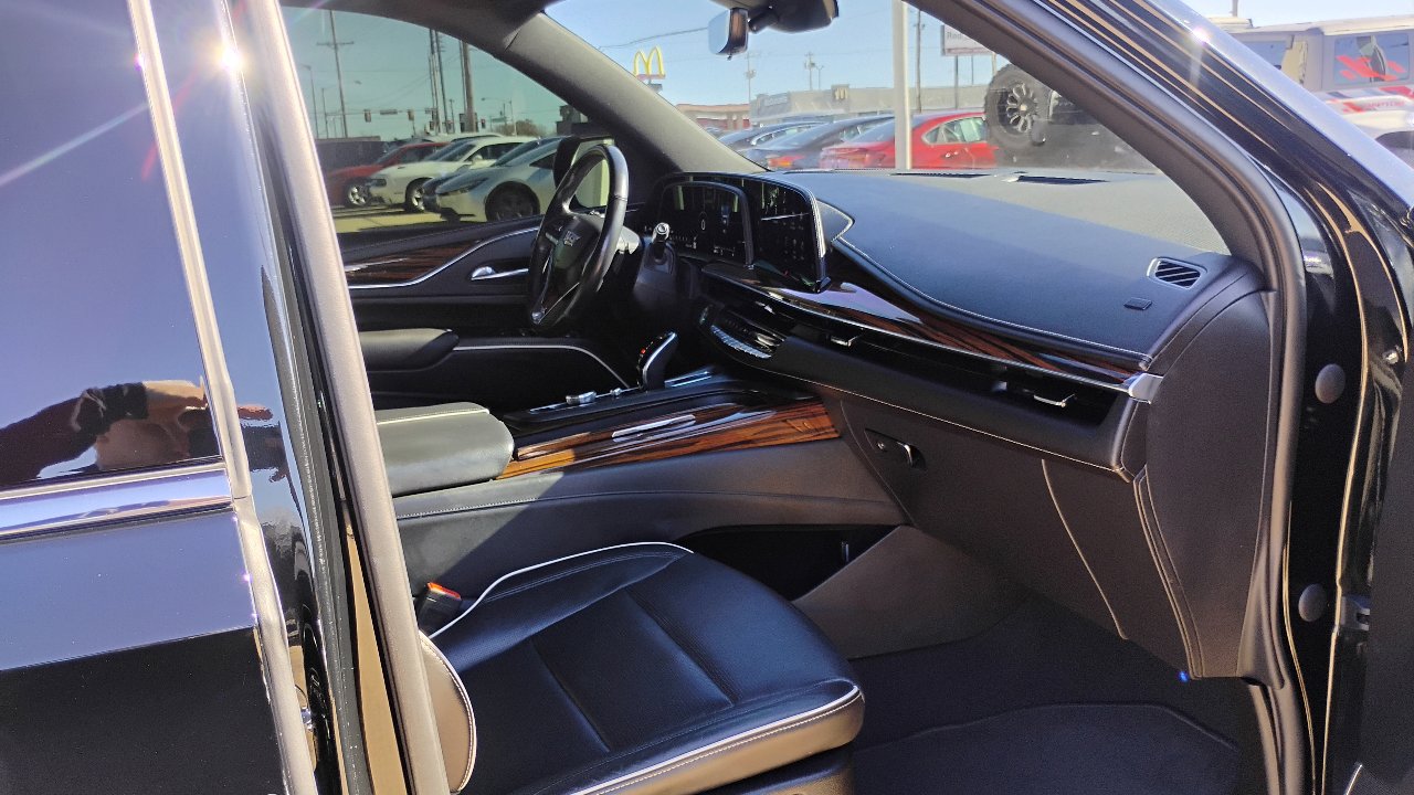Used 2021 Cadillac Escalade ESV Premium Luxury w/ Driver Assist Tech Package AWD/4WD image 23