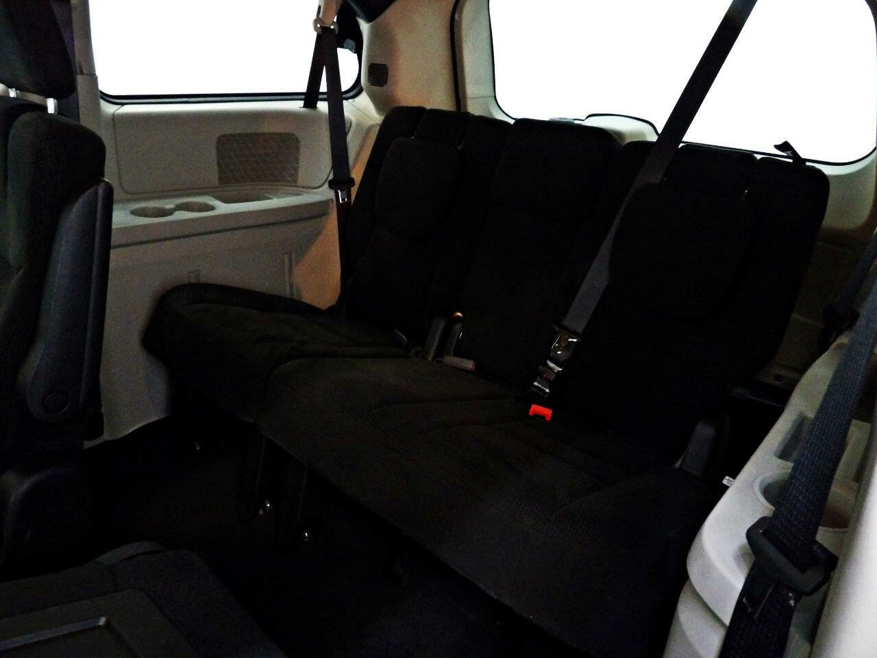 Used 2016 Dodge Grand Caravan SE image 10