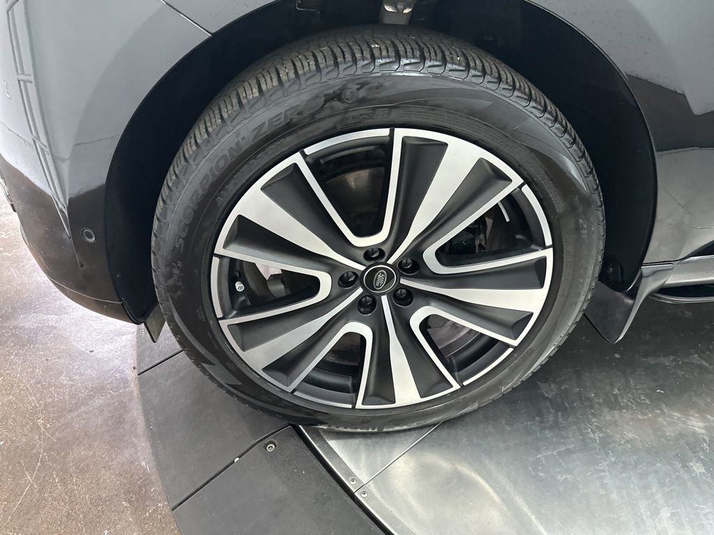 Used 2025 Land Rover Range Rover Long Wheelbase SE image 31