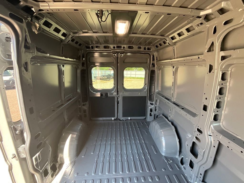 New 2025 RAM ProMaster 1500 w/ Quick Order Package 22G SLT image 4