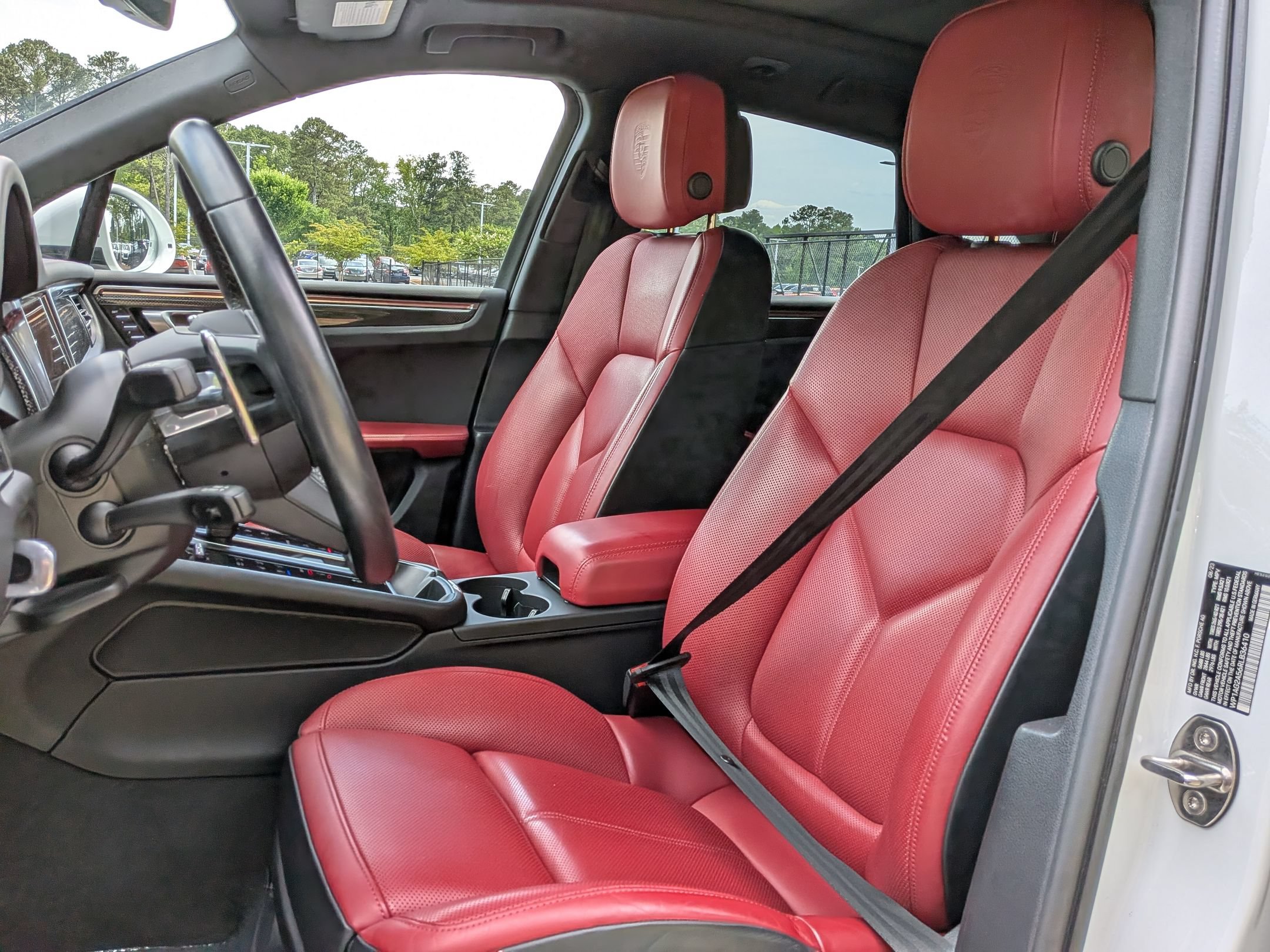 Certified 2024 Porsche Macan S AWD/4WD image 5