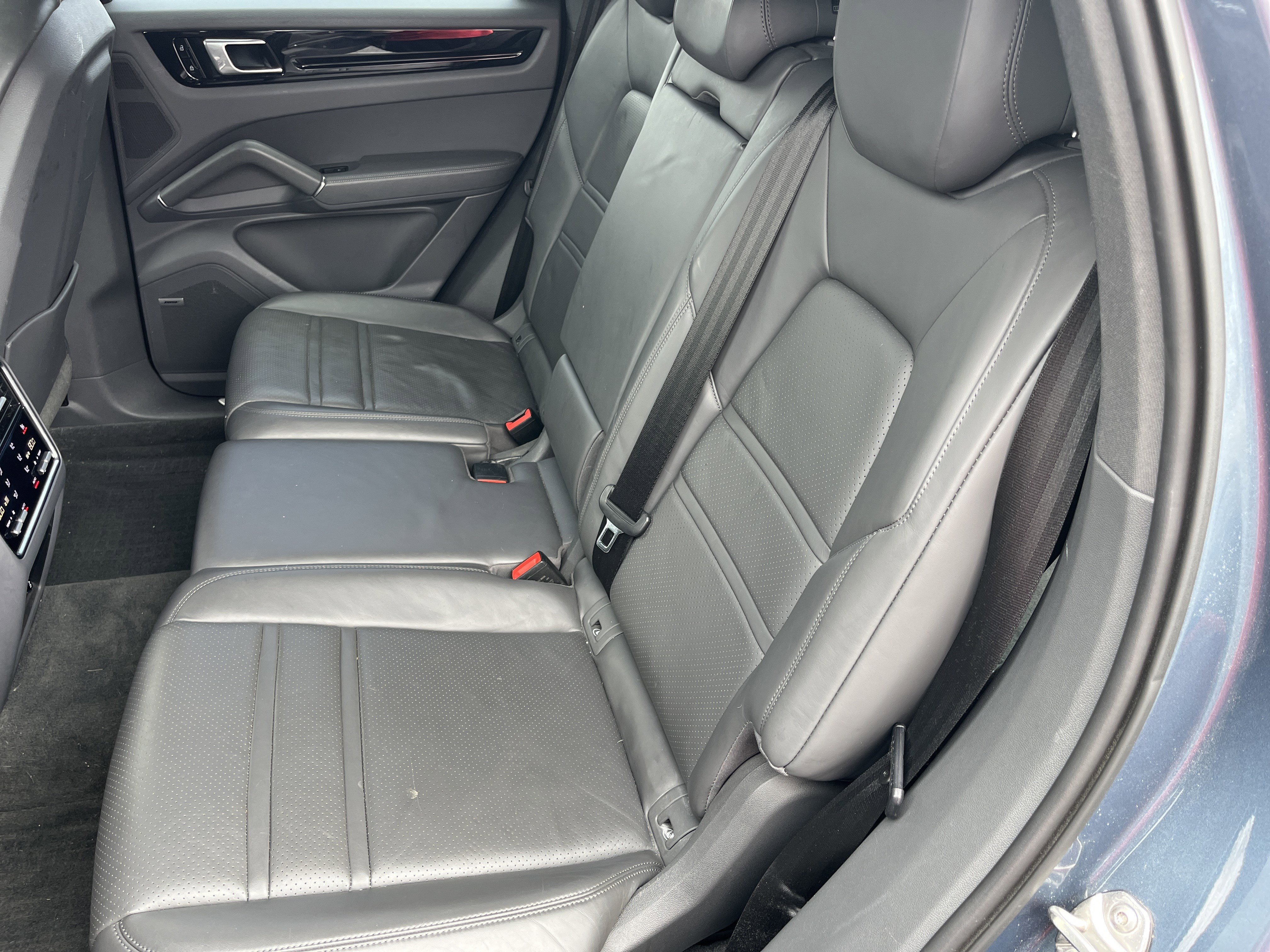 Used 2019 Porsche Cayenne image 18