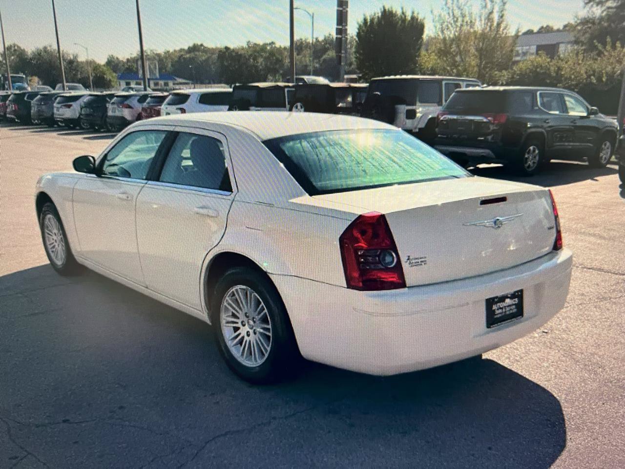 Used 2009 Chrysler 300 LX RWD image 3