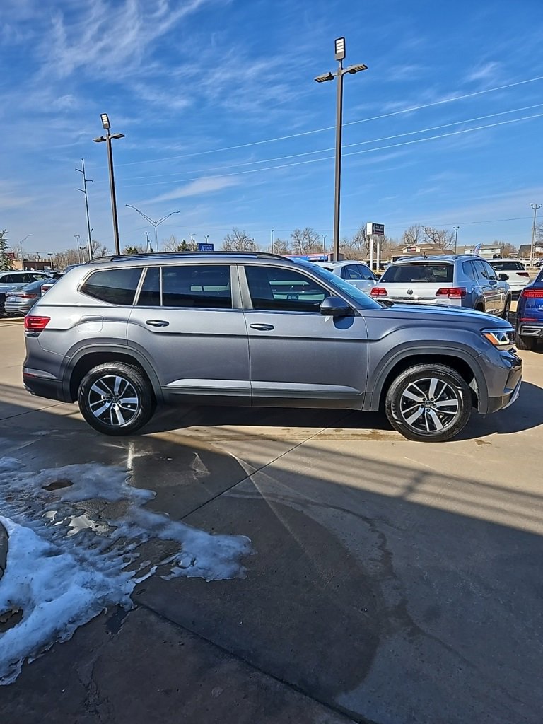 Used 2023 Volkswagen Atlas SE image 4