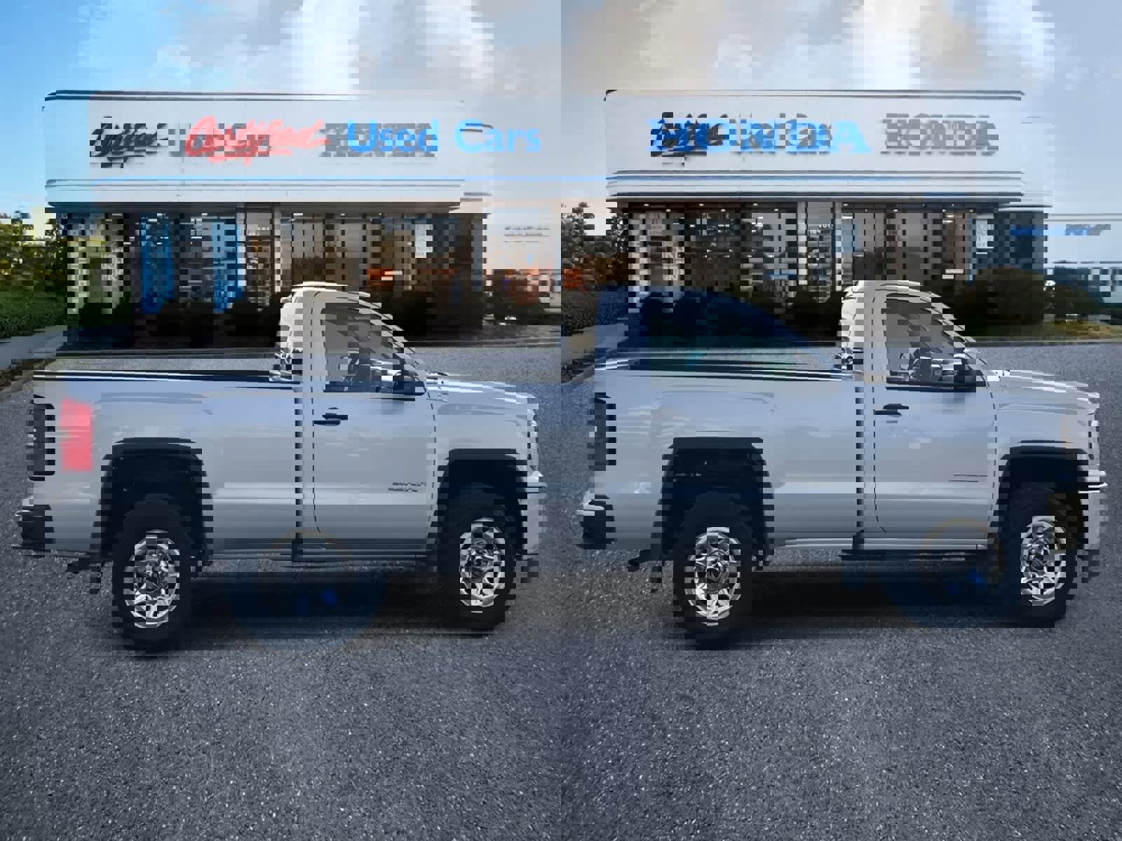 Used 2017 GMC Sierra 1500 4WD Reg Cab 133.0 w/ Sierra Convenience Package image 6