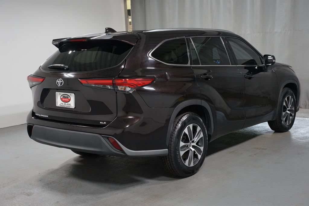 Certified 2021 Toyota Highlander XLE FWD image 8