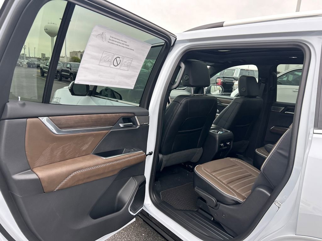 New 2026 GMC Acadia Denali Ultimate AWD/4WD image 33