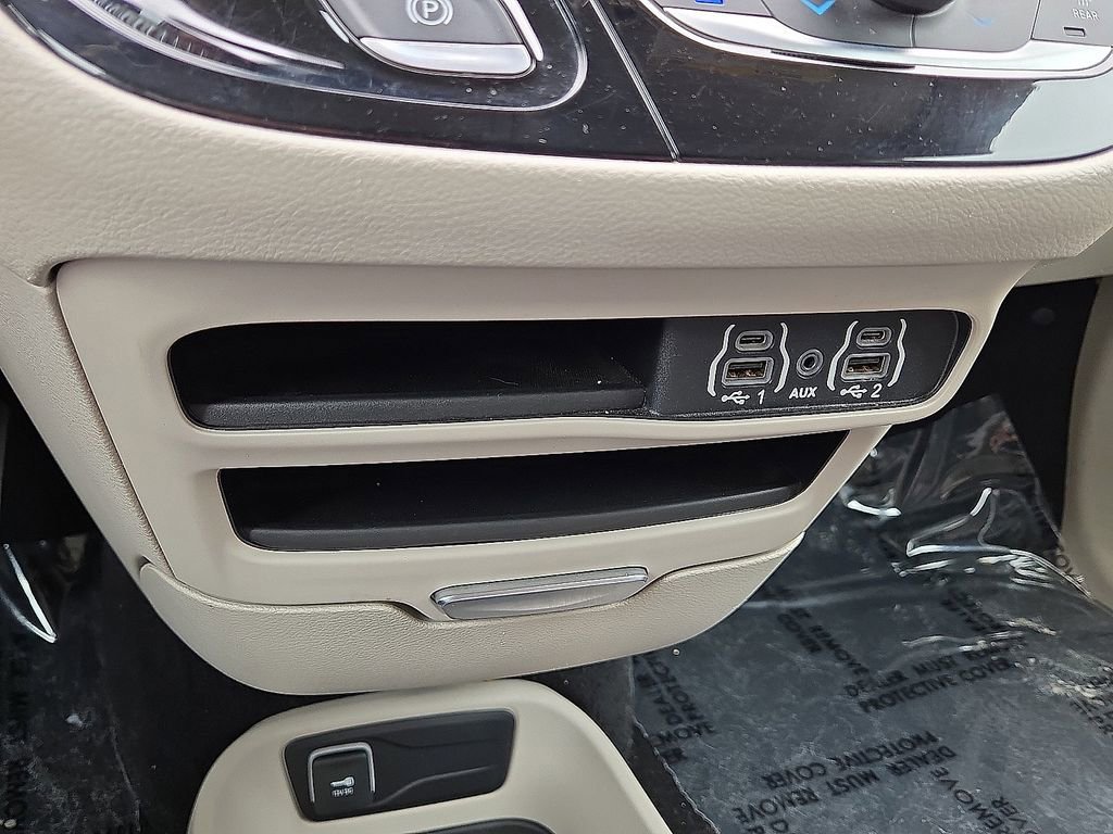 Used 2023 Chrysler Pacifica Touring-L FWD image 30