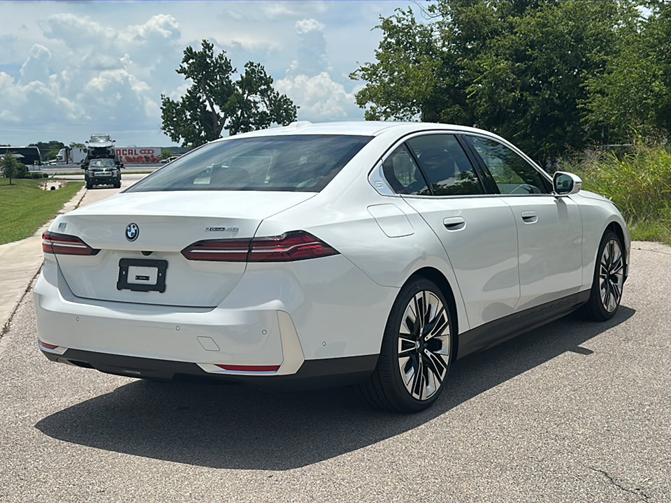 New 2026 BMW i5 eDrive40 image 8