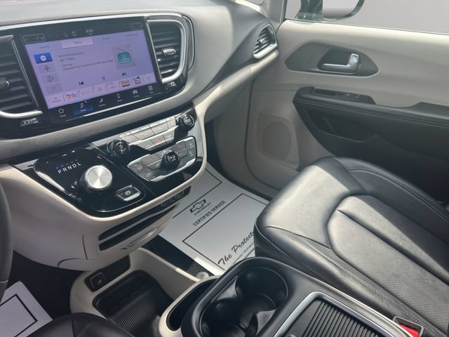 Used 2024 Chrysler Pacifica Touring-L FWD image 16
