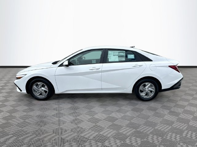 New 2026 Hyundai Elantra SE FWD image 4
