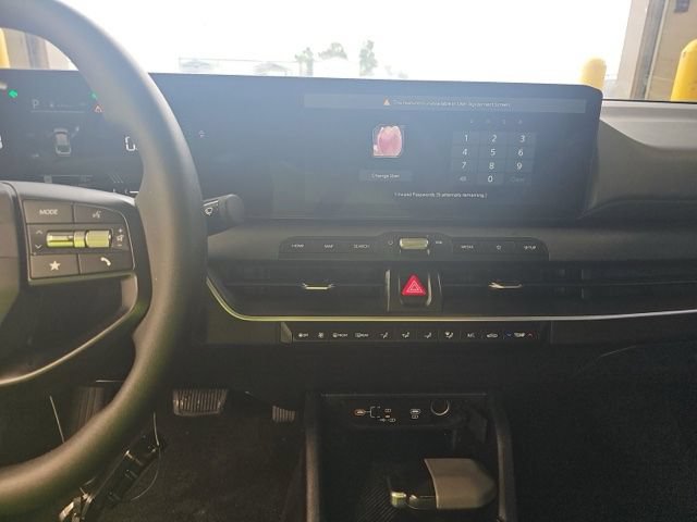 Used 2025 Kia K4 FWD image 13