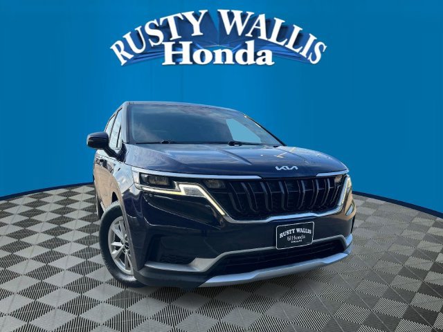 Used 2024 Kia Carnival LX FWD image 1