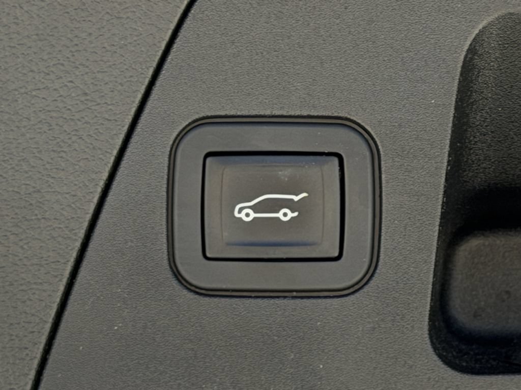 Used 2017 Buick Envision Essence FWD image 28