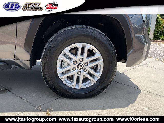 Used 2022 Toyota Tundra SR5 w/ Convenience Package RWD image 9