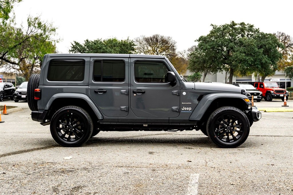 Used 2024 Jeep Wrangler Unlimited Sahara image 4