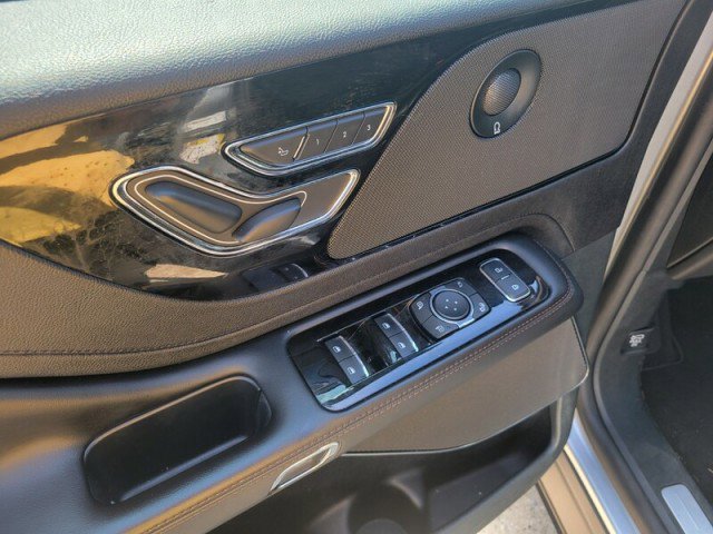 Used 2023 Lincoln Aviator Reserve image 16