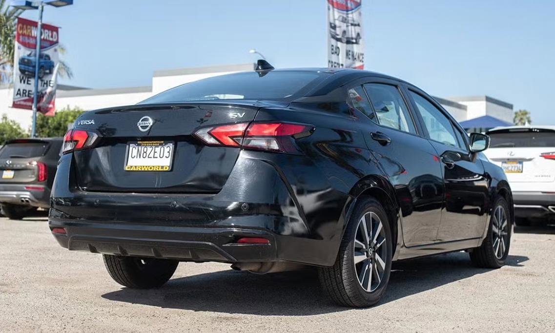 Used 2021 Nissan Versa SV image 7