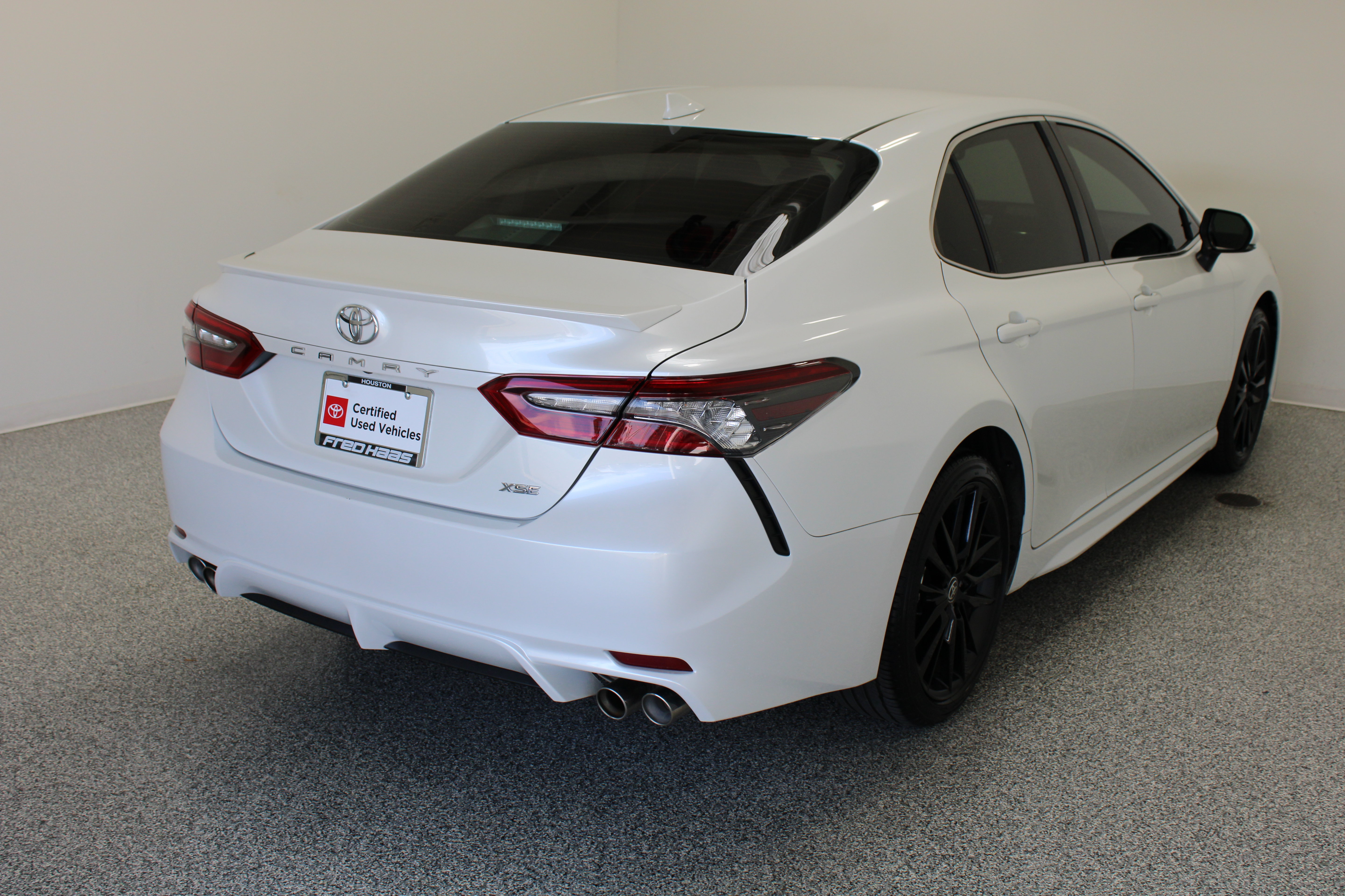 Used 2023 Toyota Camry XSE FWD image 7
