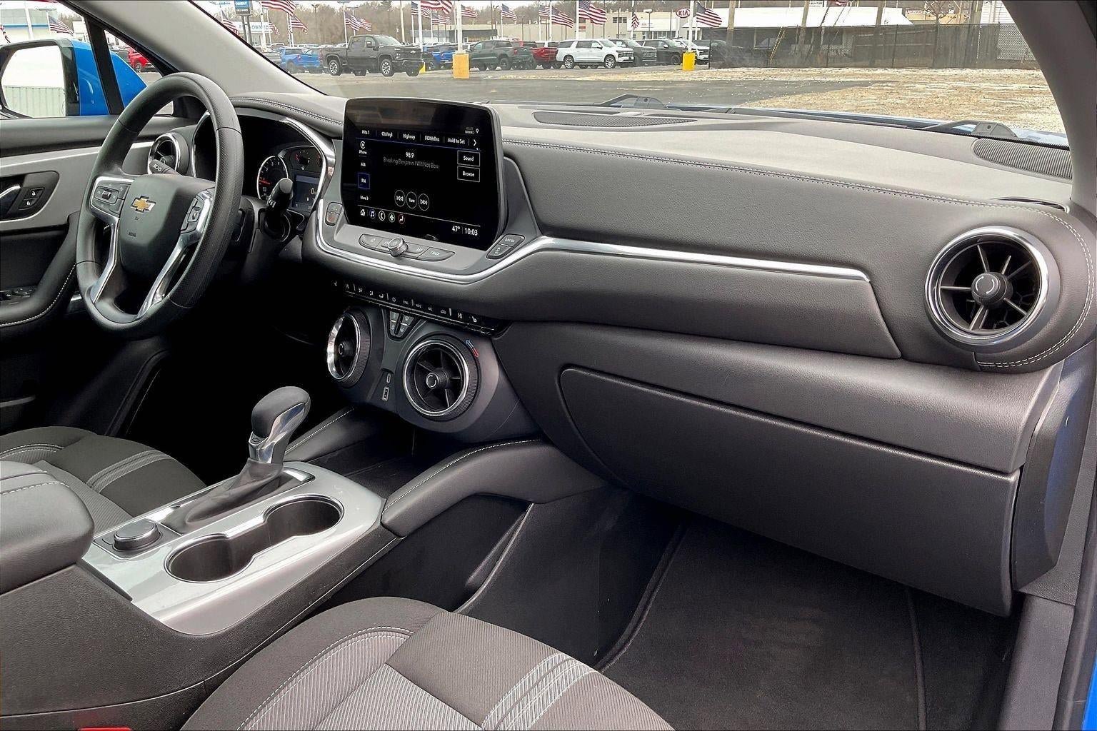 Used 2025 Chevrolet Blazer LT AWD/4WD image 16