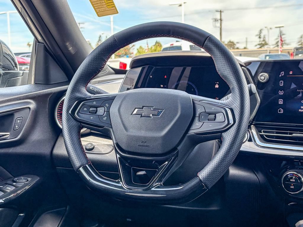 Used 2026 Chevrolet Trax RS FWD image 19