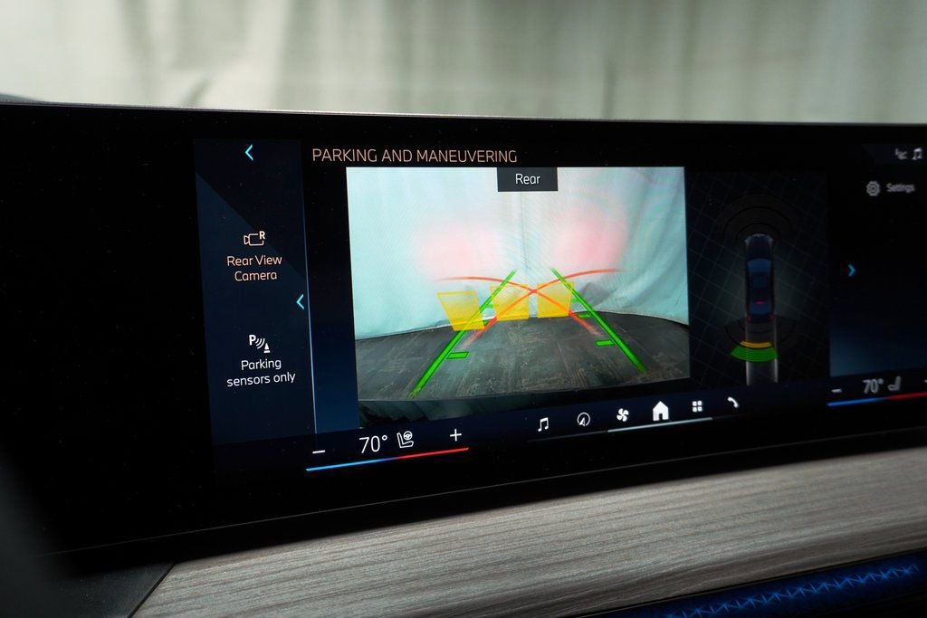 Certified 2025 BMW 330i xDrive Sedan w/ Premium Package image 24