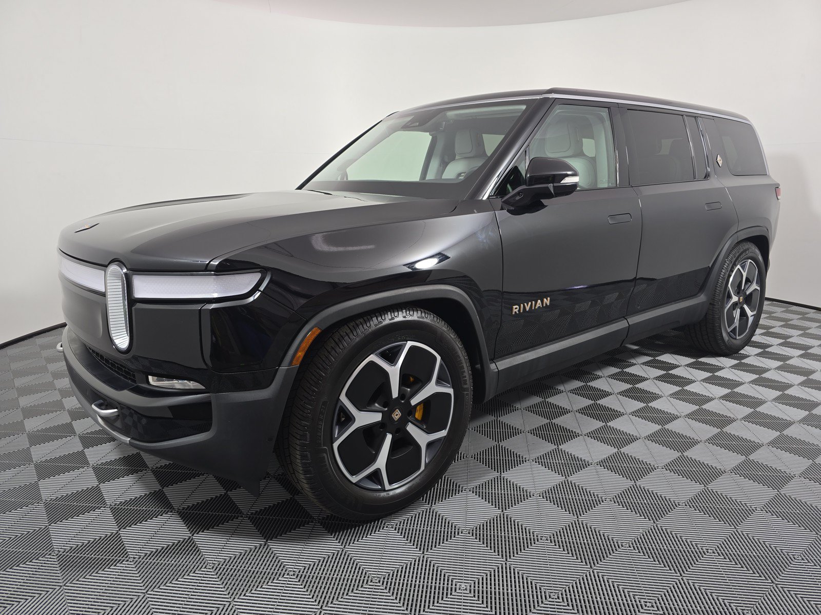 Used 2024 Rivian R1S Adventure