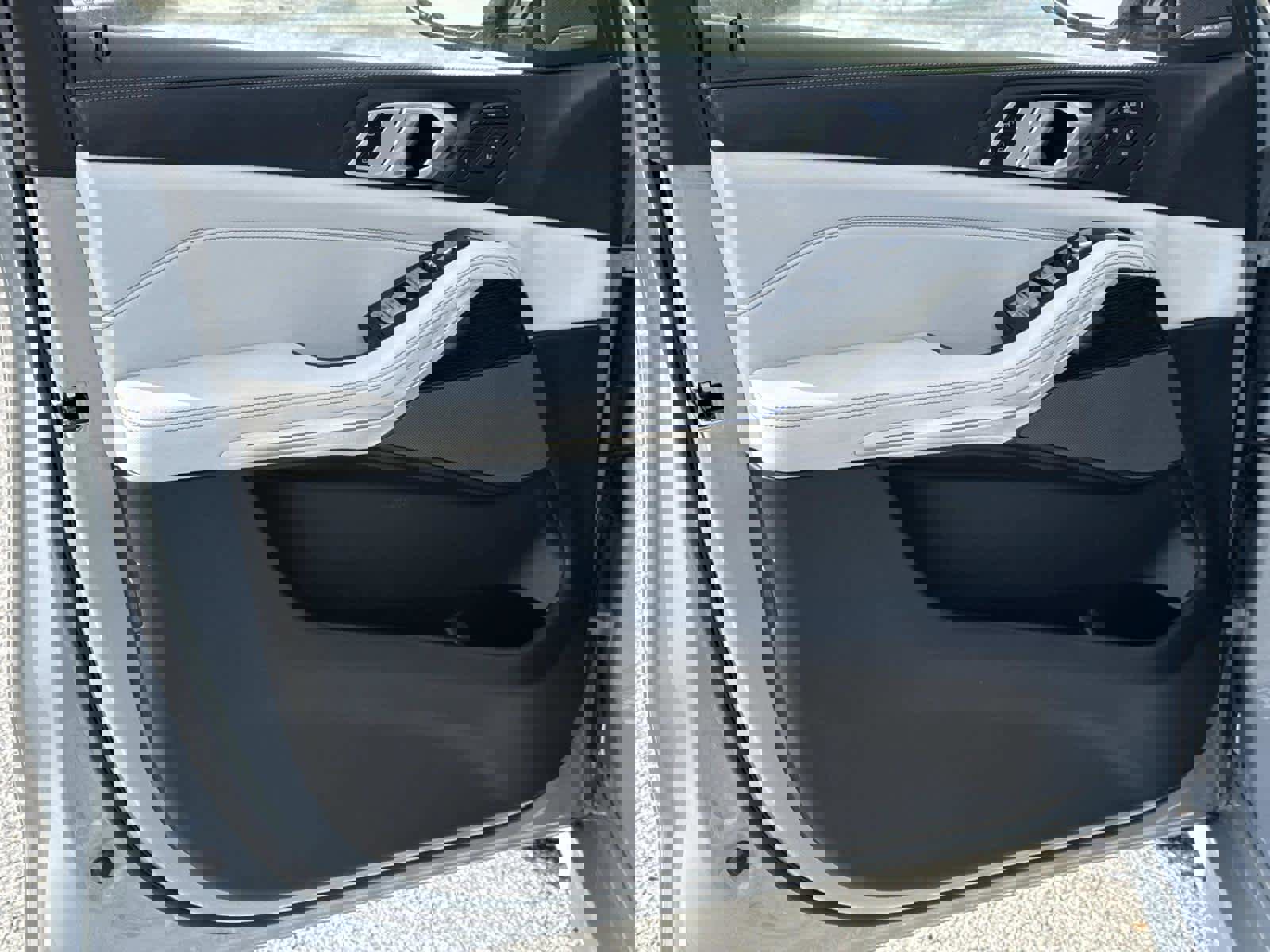 Used 2024 BMW X7 xDrive40i w/ Executive Package image 27