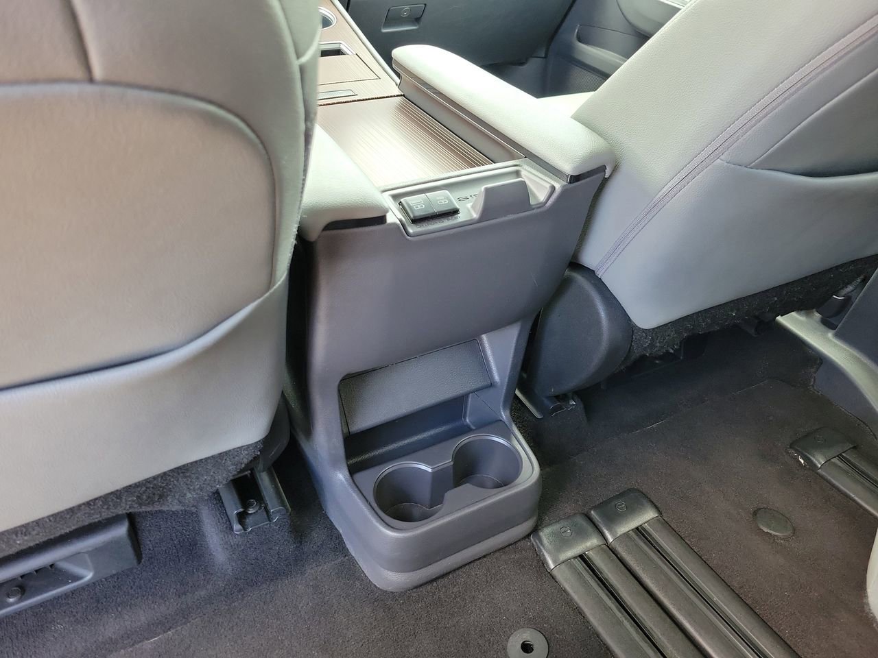 Used 2022 Toyota Sienna XLE FWD image 12