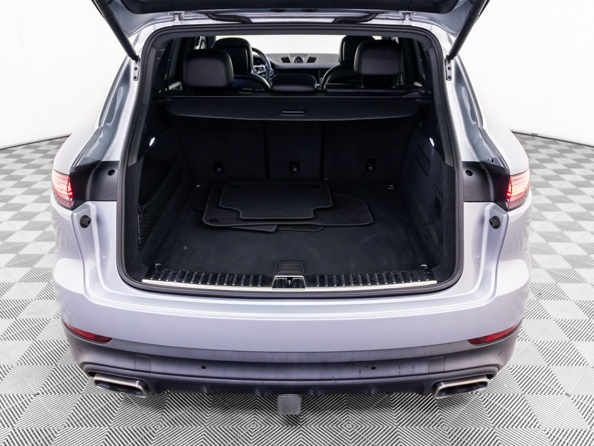 Certified 2023 Porsche Cayenne AWD/4WD image 34