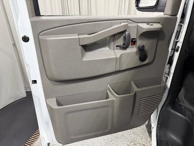 Used 2019 Chevrolet Express 2500 RWD image 12