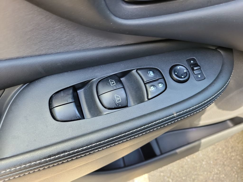 Used 2020 Nissan Murano SV FWD image 16