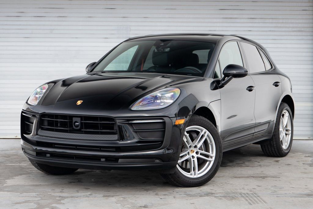 Certified 2025 Porsche Macan image 1