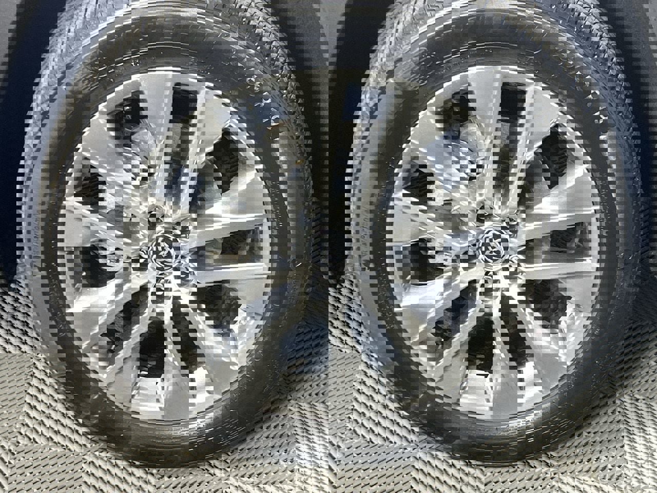 Used 2023 Toyota RAV4 XLE Premium FWD image 9