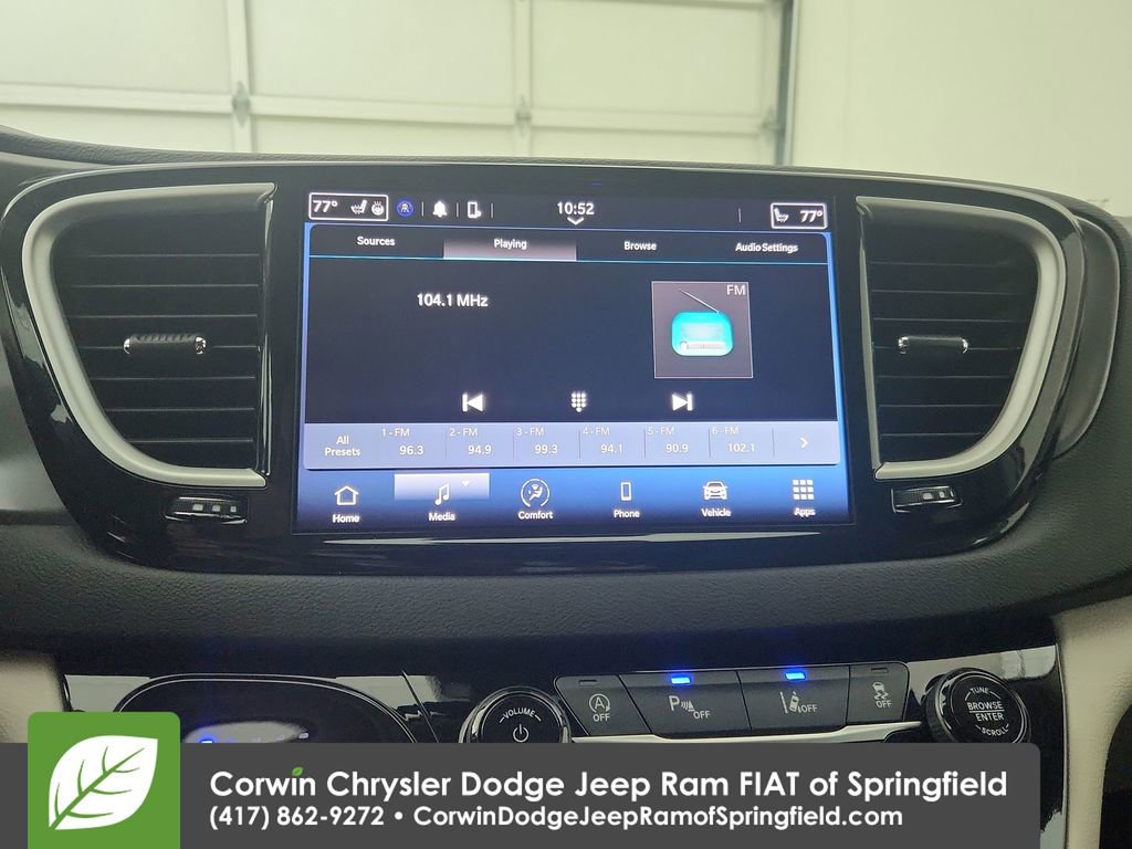 Certified 2024 Chrysler Pacifica Touring-L image 24