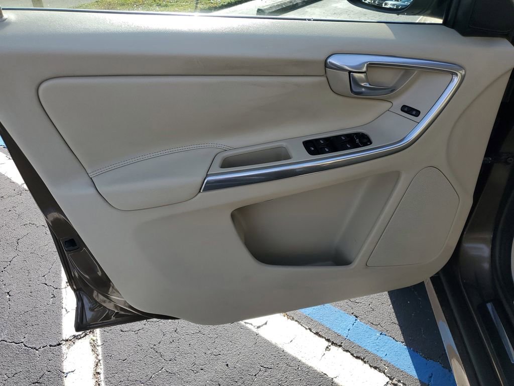 Used 2015 Volvo XC60 T5 w/ Proximity Package image 25