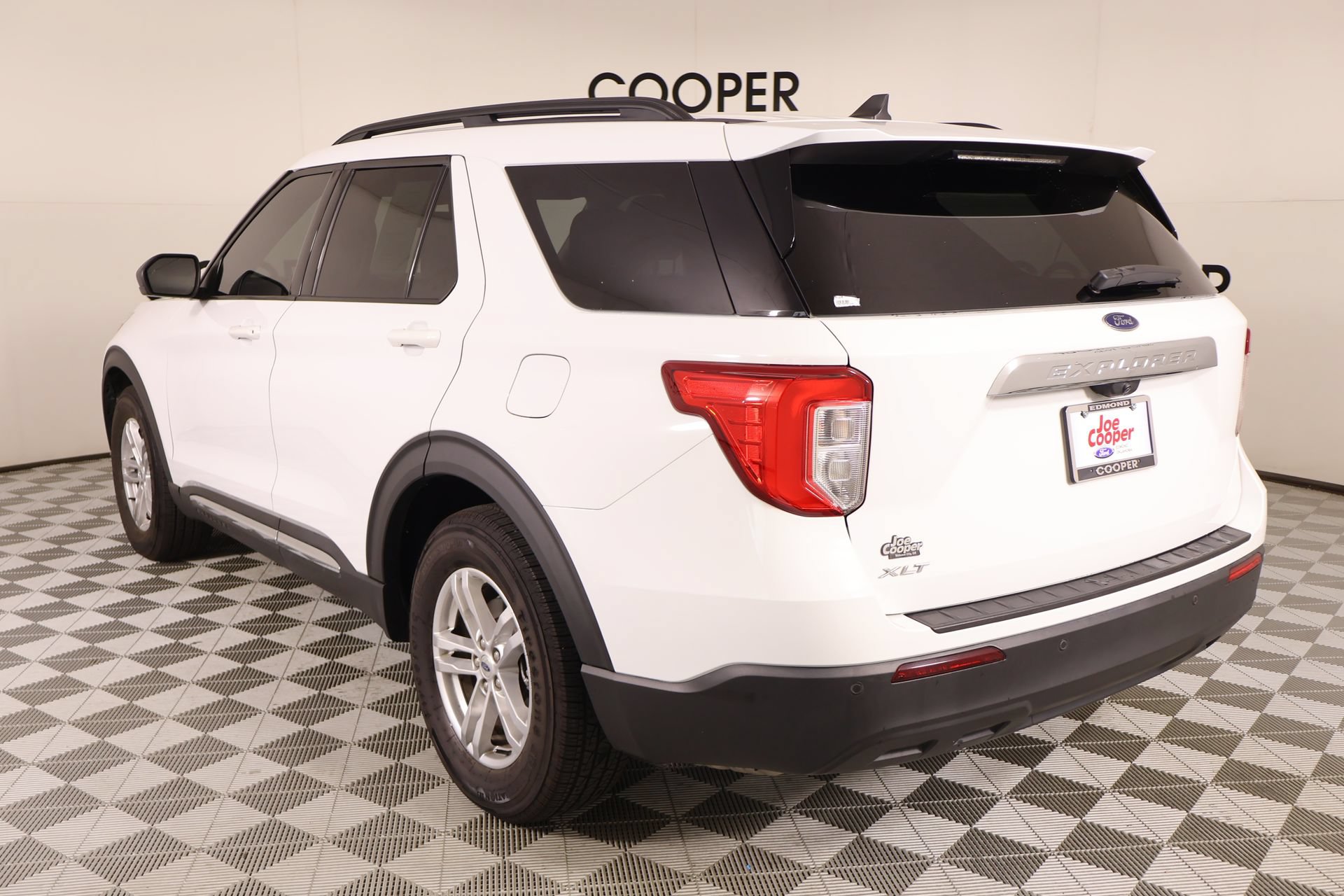 Used 2023 Ford Explorer XLT RWD image 23