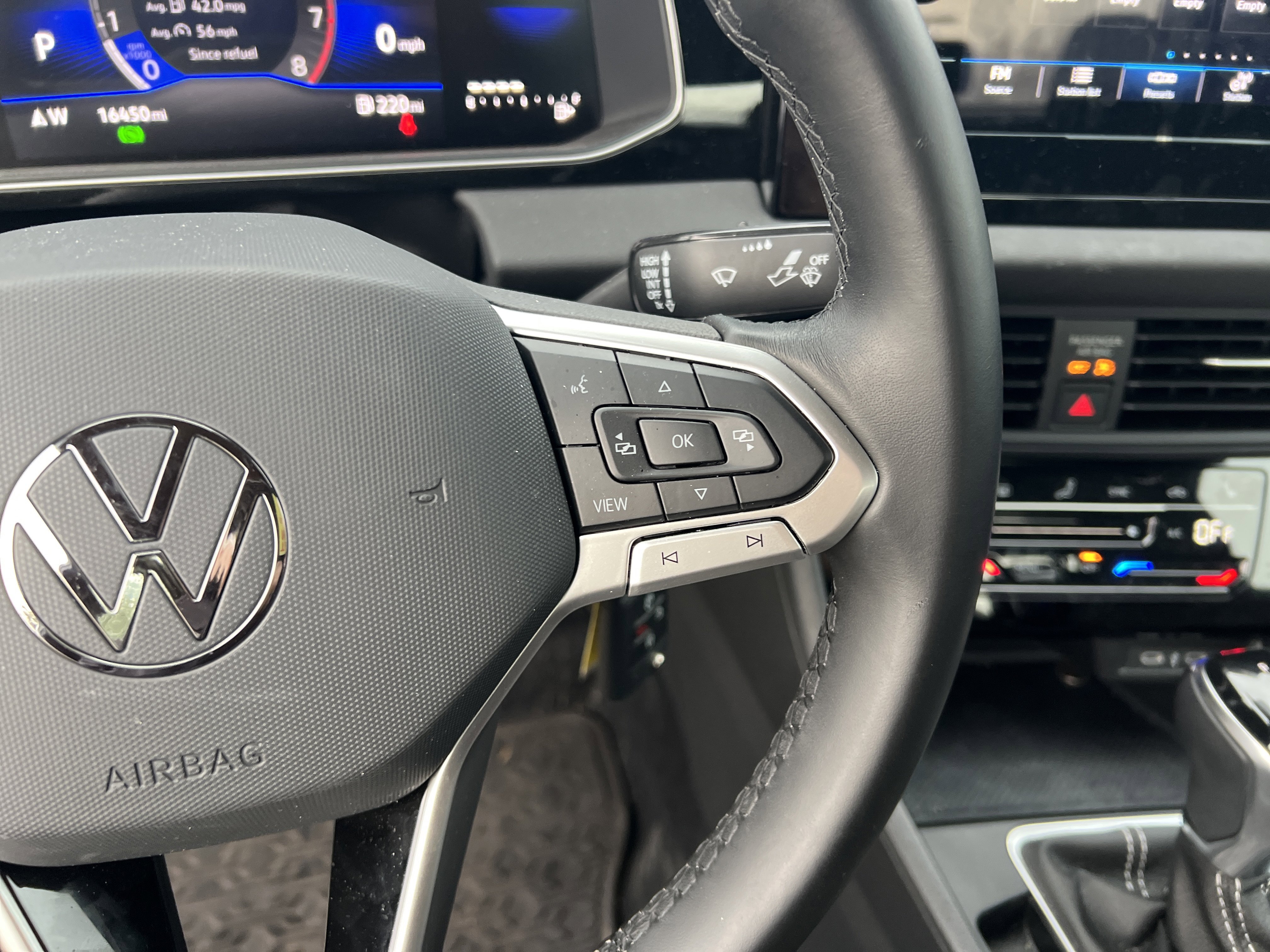 Certified 2025 Volkswagen Jetta Sport image 19