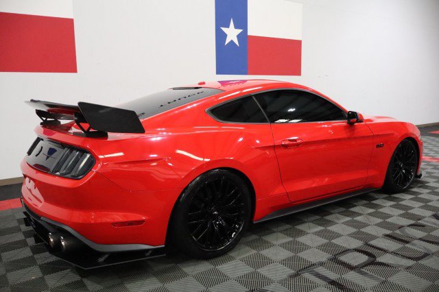 Used 2019 Ford Mustang GT Premium w/ GT Performance Package RWD image 13