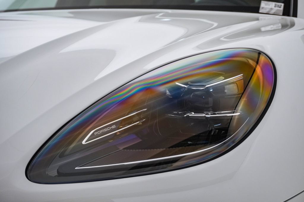 Certified 2025 Porsche Macan AWD/4WD image 6