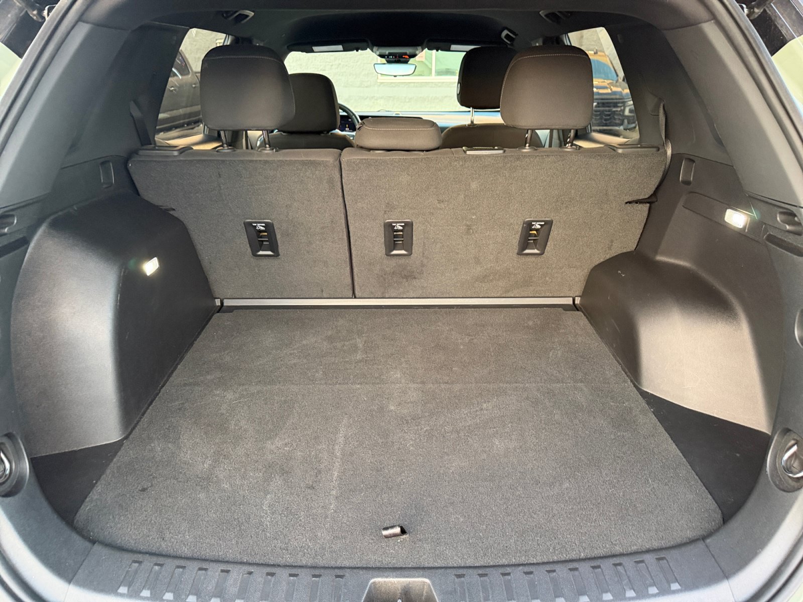 Used 2025 Chevrolet Equinox LT w/ Safety and Technology Package FWD image 16