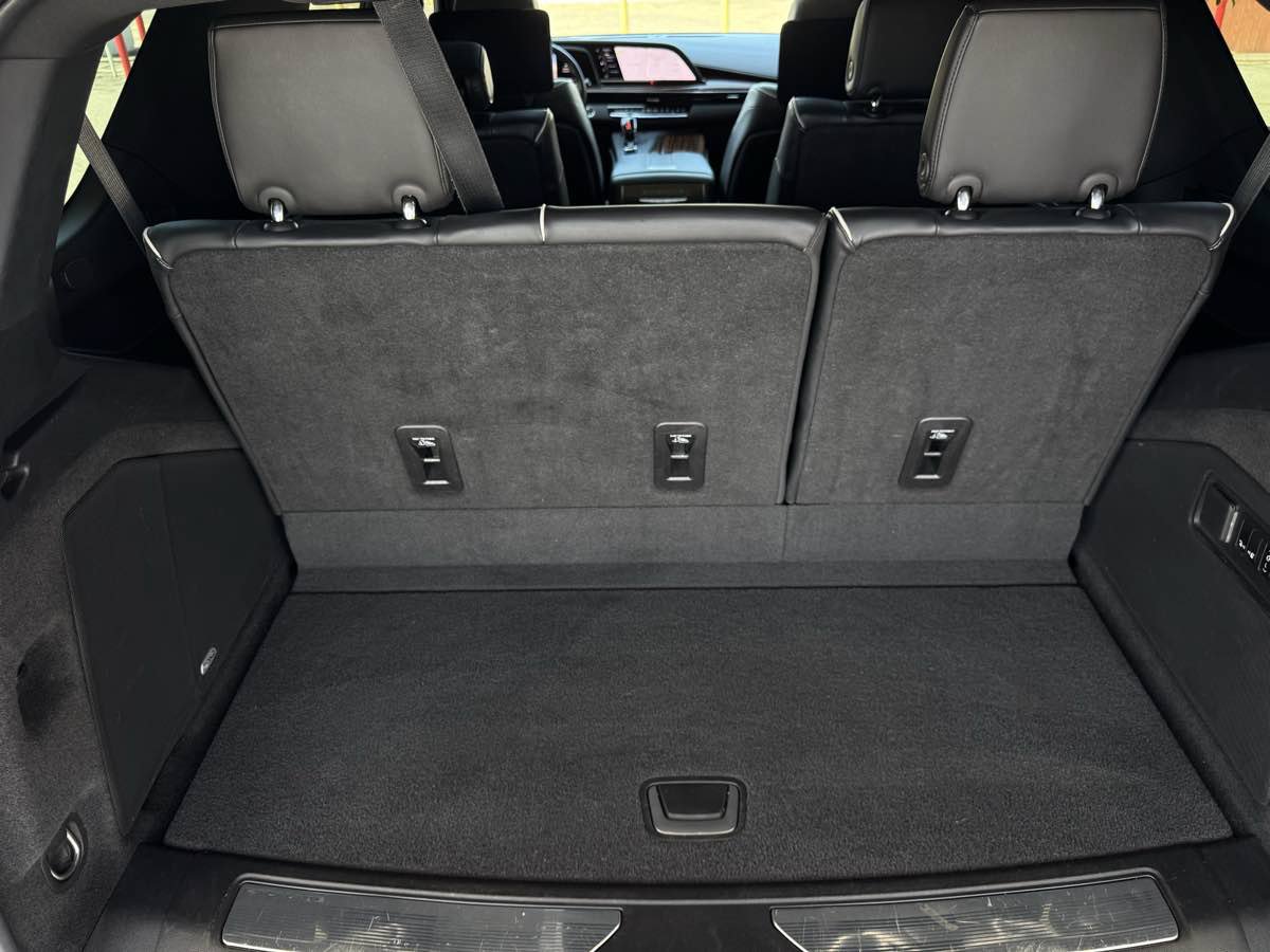 Used 2021 Cadillac Escalade Premium Luxury w/ Driver Assist Tech Package AWD/4WD image 23