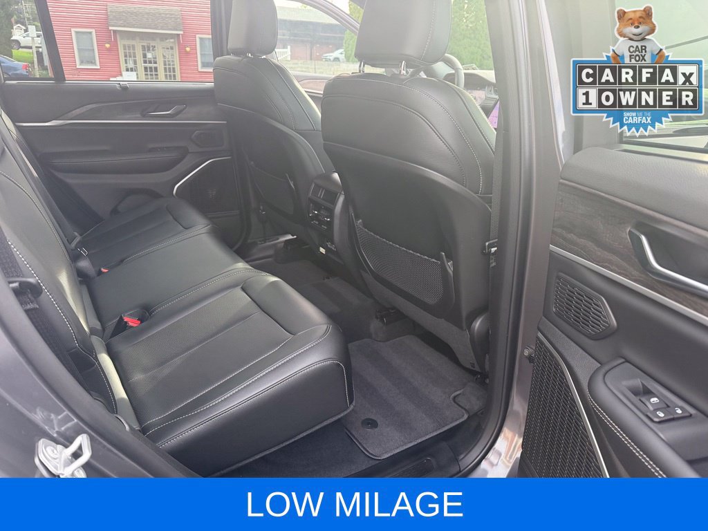 Used 2025 Jeep Grand Cherokee Limited w/ Luxury Tech Group II AWD/4WD image 12