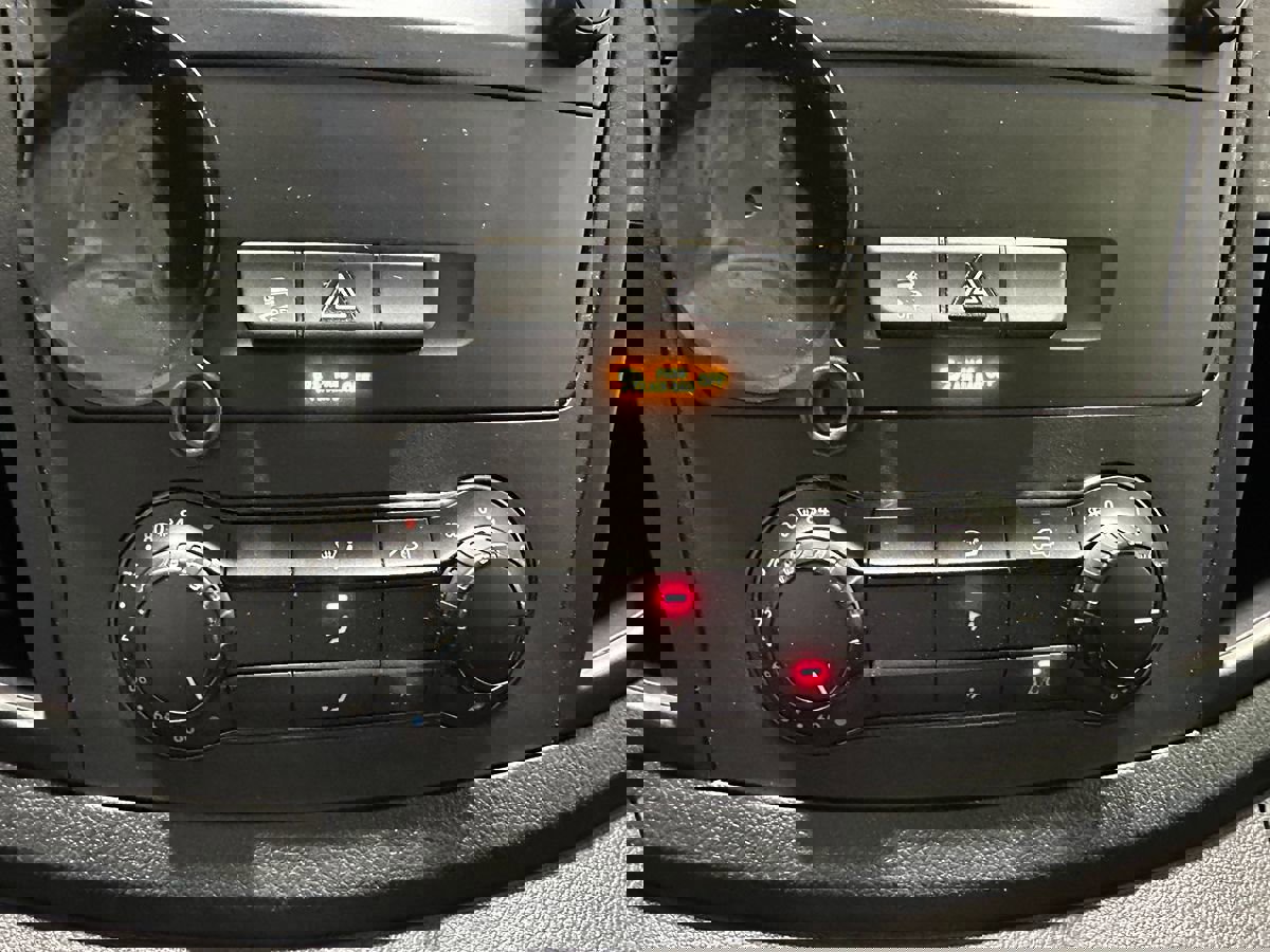 Used 2023 Mercedes-Benz Metris image 27