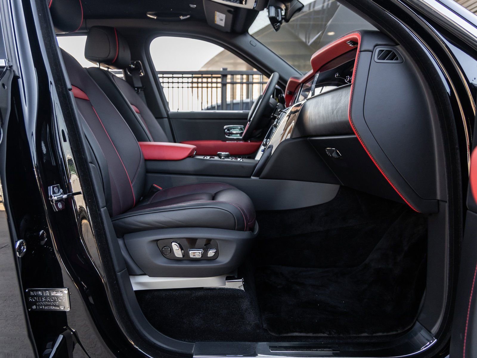 Certified 2025 Rolls-Royce Cullinan image 50