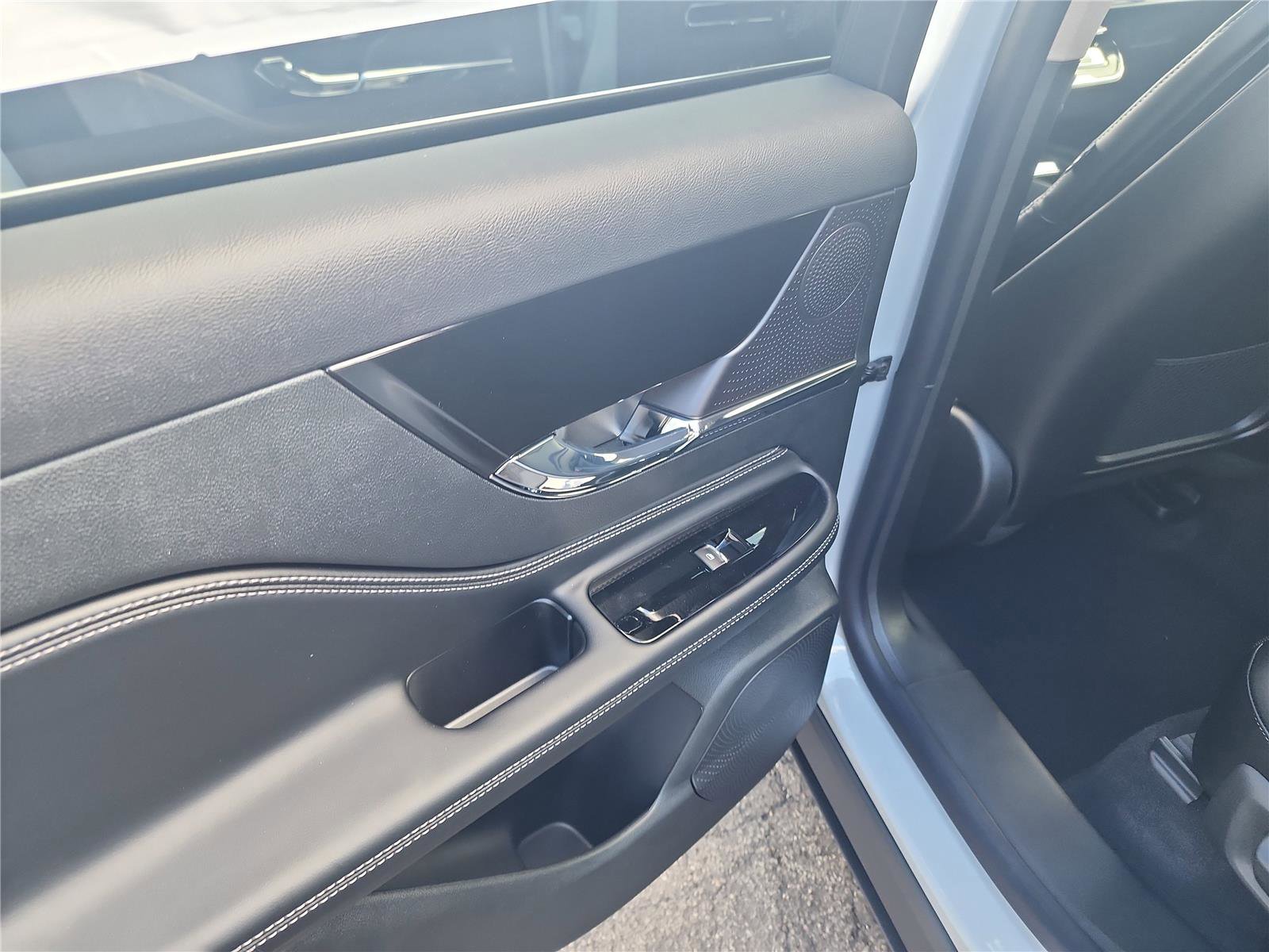 New 2026 Lincoln Corsair Premiere image 16