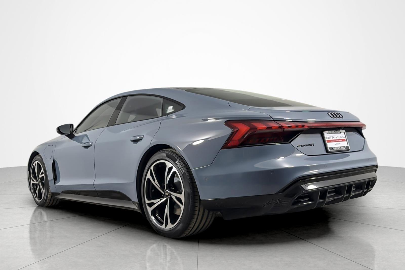 Used 2024 Audi e-tron GT Prestige image 3