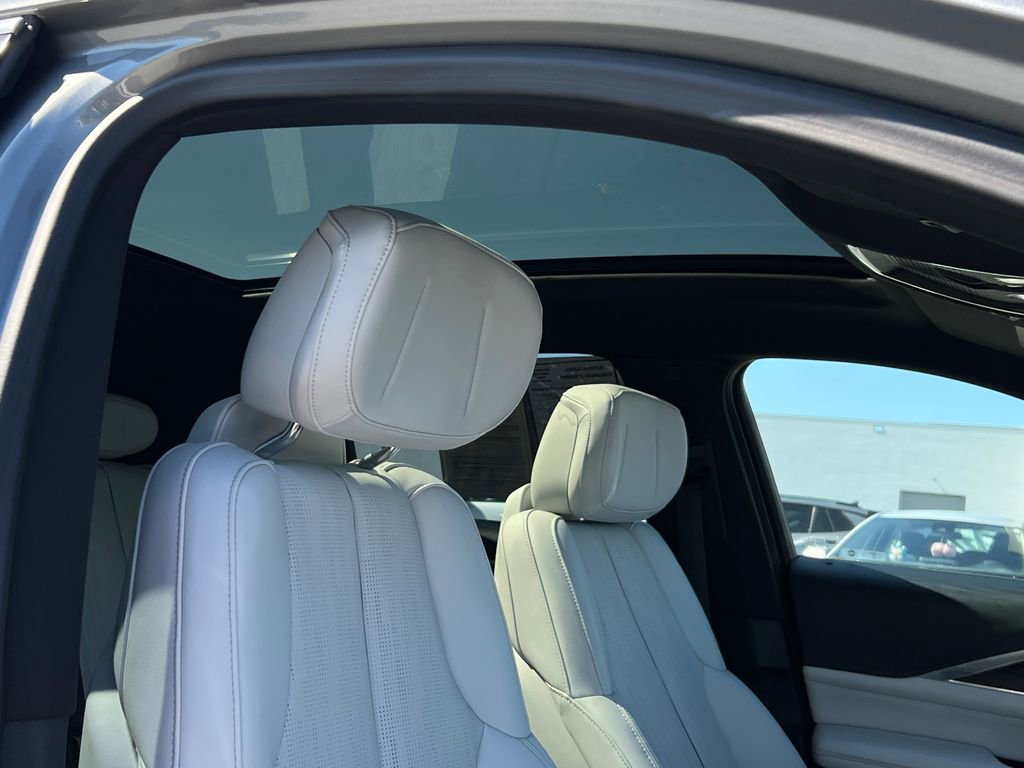 Used 2024 Cadillac Lyriq Luxury image 12